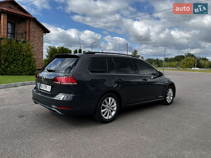 Универсал Volkswagen Golf 2017 в Ровно