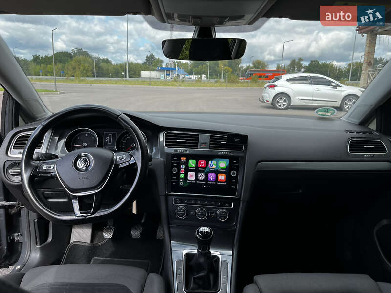 Универсал Volkswagen Golf 2017 в Ровно