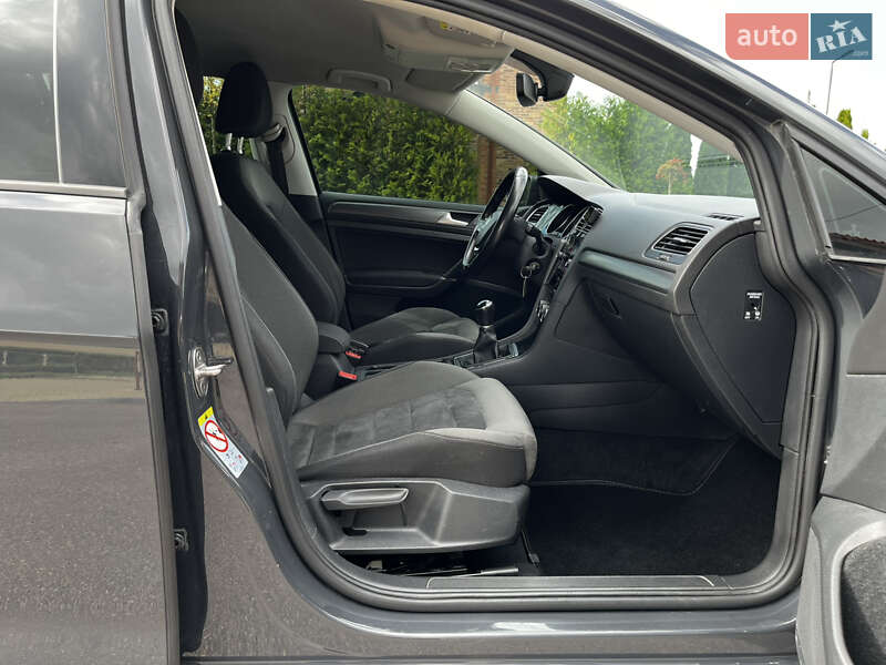 Универсал Volkswagen Golf 2017 в Ровно