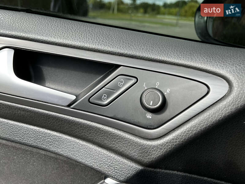 Универсал Volkswagen Golf 2017 в Ровно