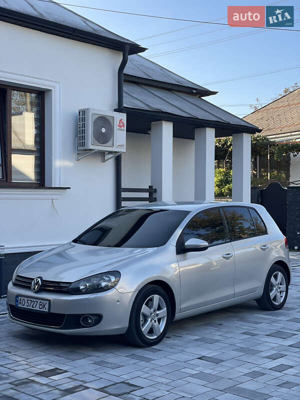 Хэтчбек Volkswagen Golf 2010 в Виноградове