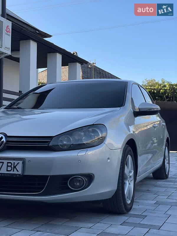 Хэтчбек Volkswagen Golf 2010 в Виноградове