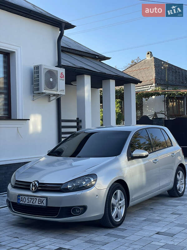 Хэтчбек Volkswagen Golf 2010 в Виноградове