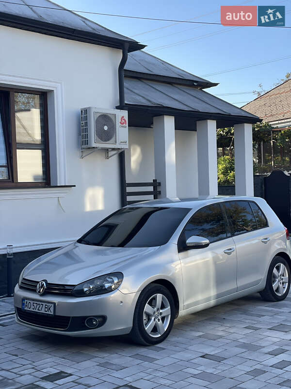 Хэтчбек Volkswagen Golf 2010 в Виноградове