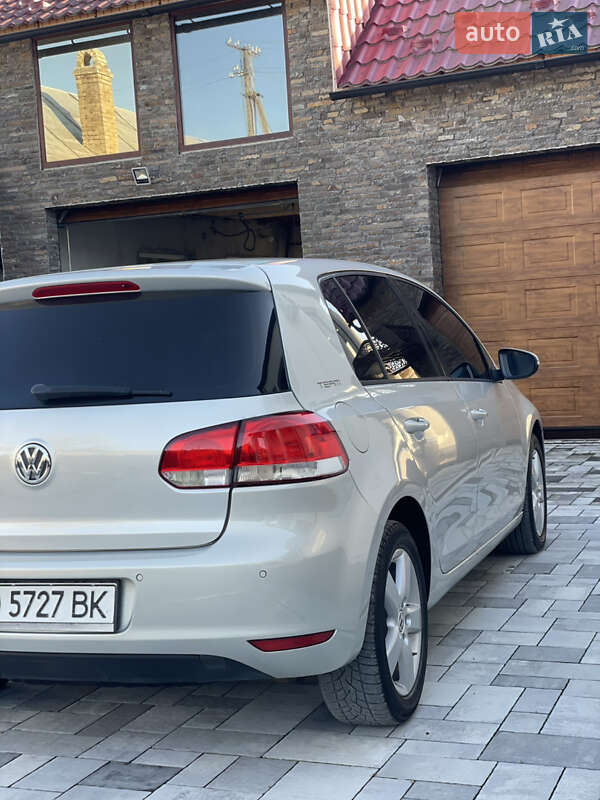 Хэтчбек Volkswagen Golf 2010 в Виноградове