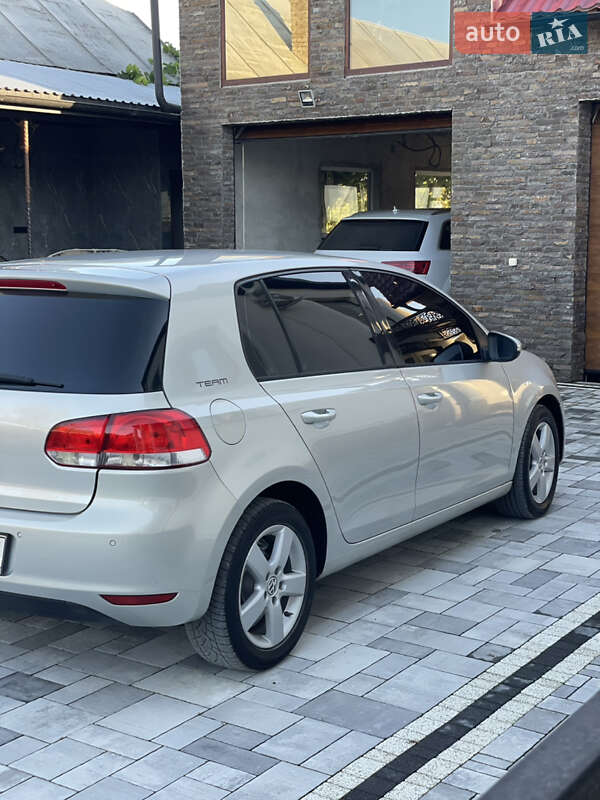 Хэтчбек Volkswagen Golf 2010 в Виноградове