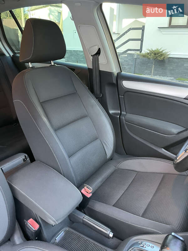 Хэтчбек Volkswagen Golf 2010 в Виноградове