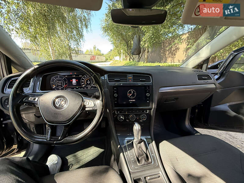 Хэтчбек Volkswagen Golf 2017 в Киеве фото 10 Хэтчбек Volkswagen Golf 2017 в Киеве