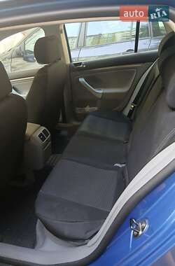Хэтчбек Volkswagen Golf 2004 в Ивано-Франковске