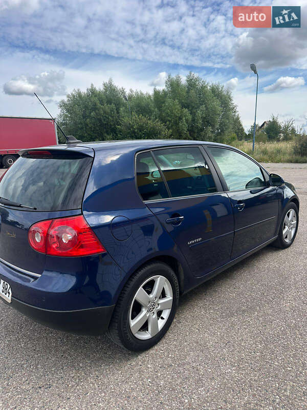 Хетчбек Volkswagen Golf 2009 в Сумах