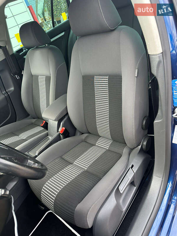 Хетчбек Volkswagen Golf 2009 в Сумах