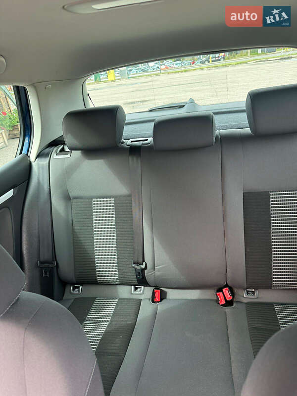 Хетчбек Volkswagen Golf 2009 в Сумах