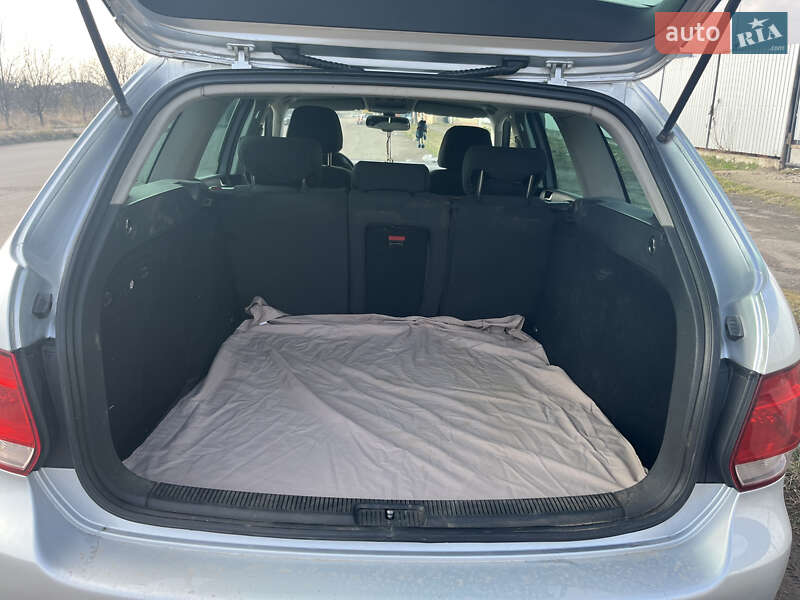 Универсал Volkswagen Golf 2011 в Дрогобыче