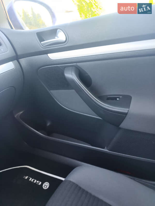 Хетчбек Volkswagen Golf 2009 в Сумах