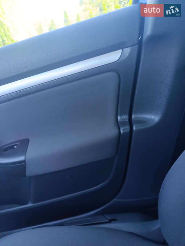 Хетчбек Volkswagen Golf 2009 в Сумах