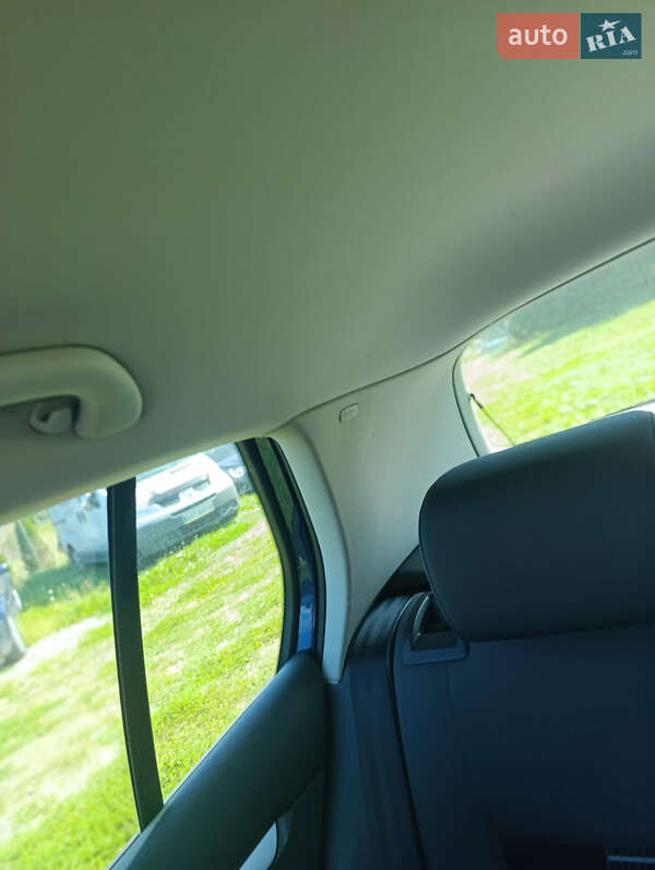 Хетчбек Volkswagen Golf 2009 в Сумах