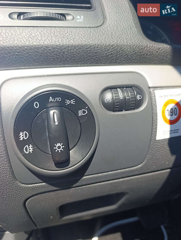 Хетчбек Volkswagen Golf 2009 в Сумах