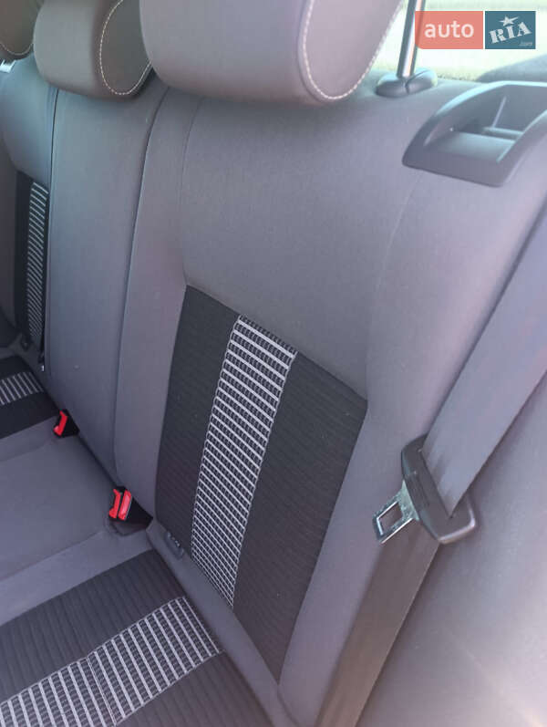 Хетчбек Volkswagen Golf 2009 в Сумах