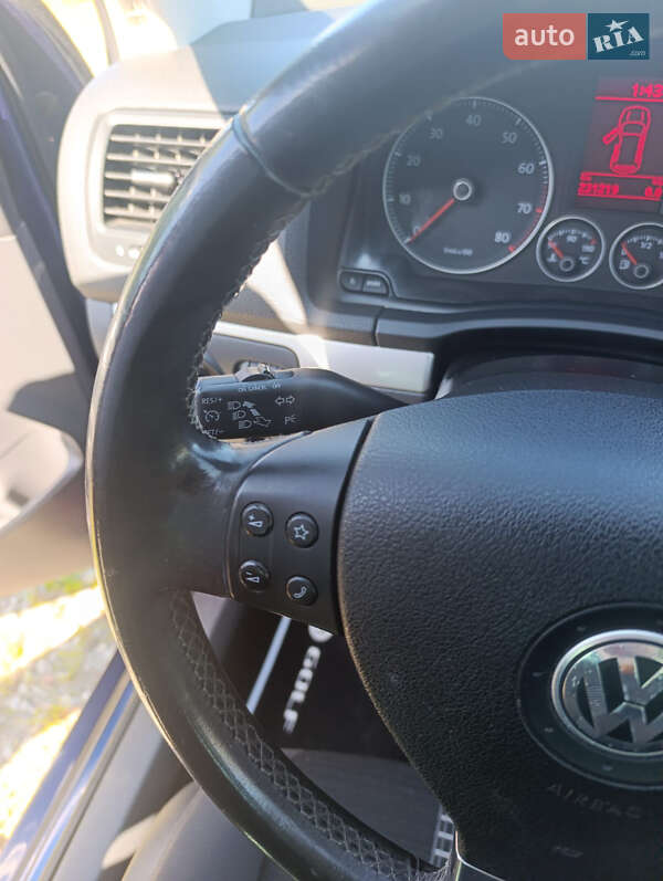 Хетчбек Volkswagen Golf 2009 в Сумах