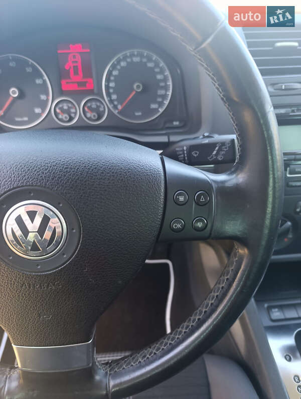 Хетчбек Volkswagen Golf 2009 в Сумах