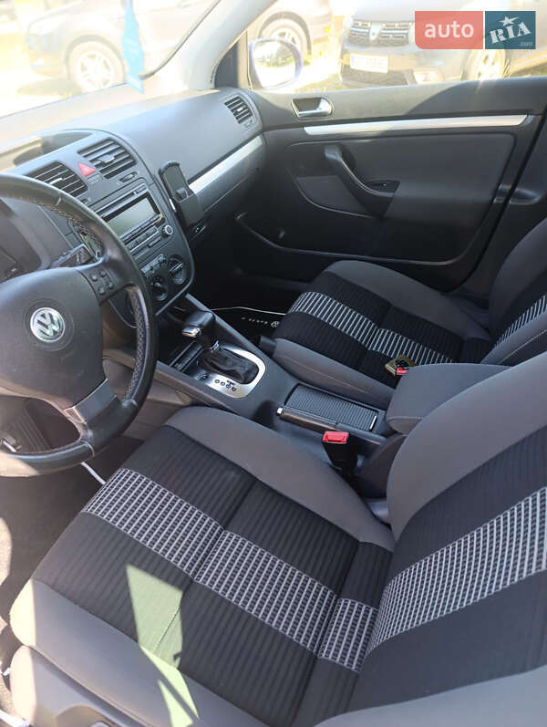 Хетчбек Volkswagen Golf 2009 в Сумах