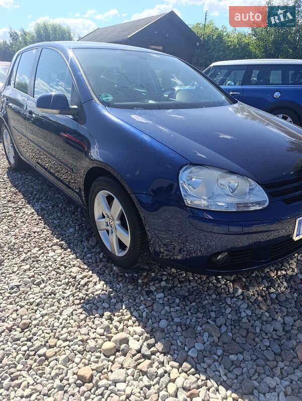 Хетчбек Volkswagen Golf 2009 в Сумах