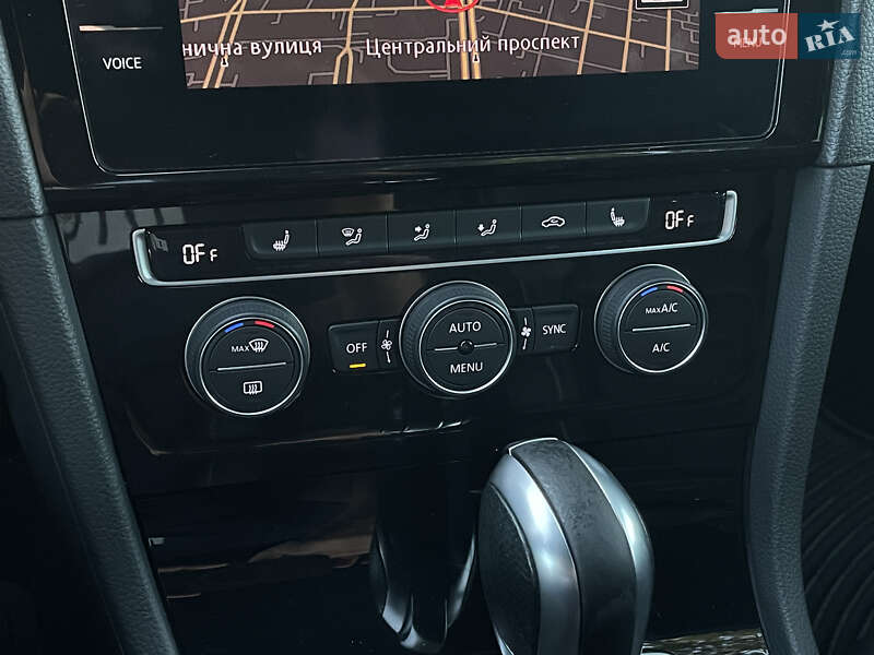 Хэтчбек Volkswagen Golf 2019 в Николаеве