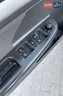 Хэтчбек Volkswagen Golf 2009 в 