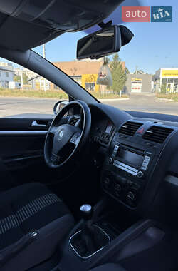 Хэтчбек Volkswagen Golf 2009 в 