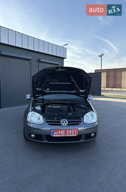 Хэтчбек Volkswagen Golf 2009 в 