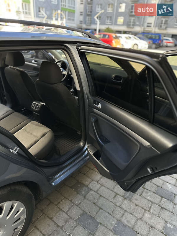 Універсал Volkswagen Golf 2011 в Івано-Франківську