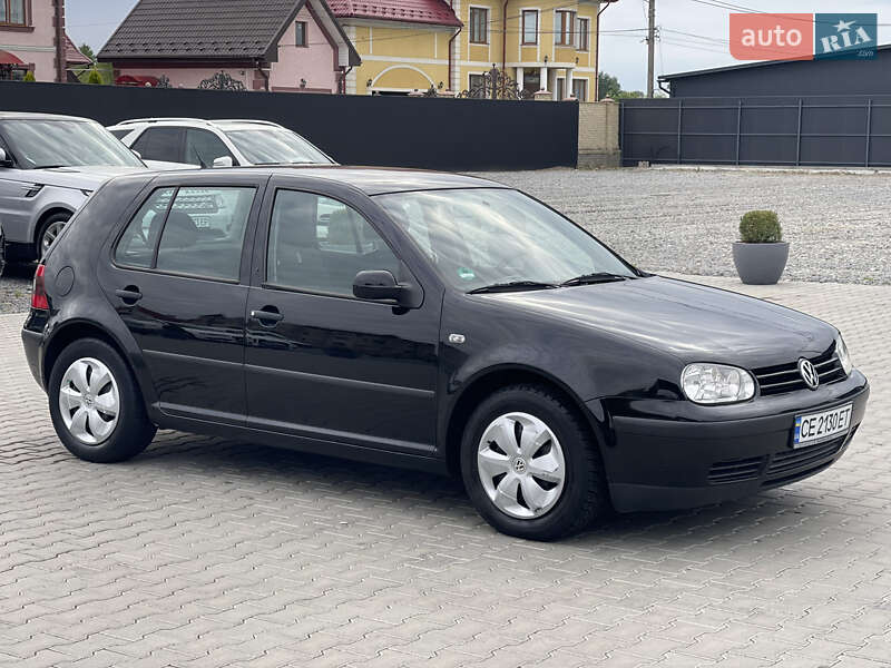 Хетчбек Volkswagen Golf 2001 в Чернівцях
