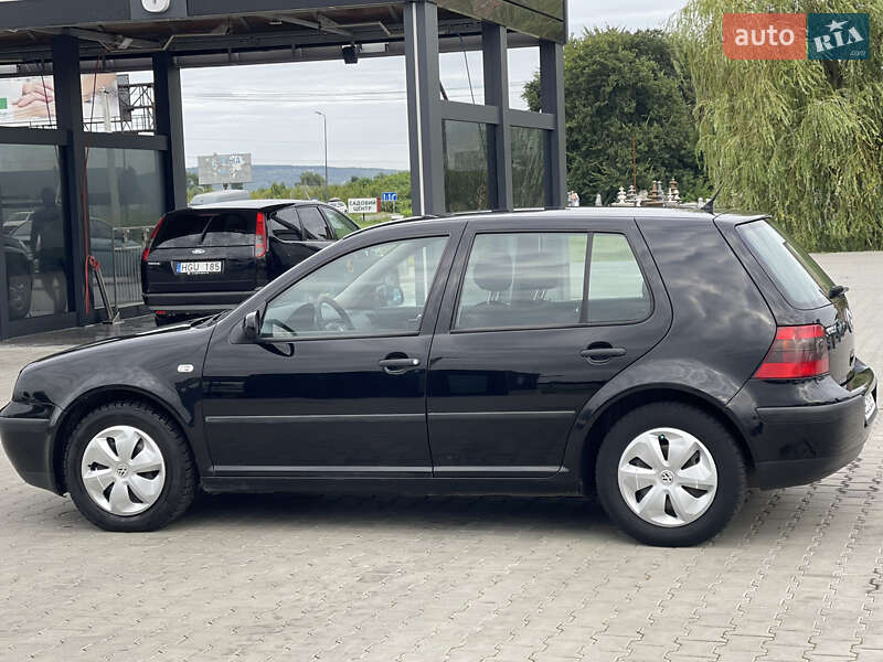 Хетчбек Volkswagen Golf 2001 в Чернівцях