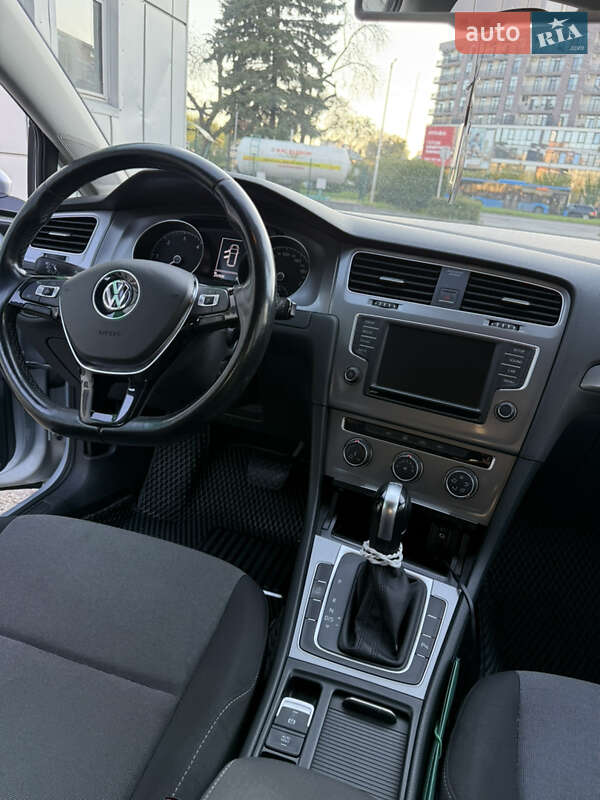 Универсал Volkswagen Golf 2015 в Ужгороде