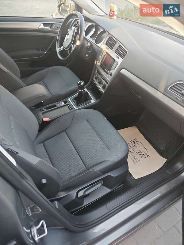 Универсал Volkswagen Golf 2015 в Луцке