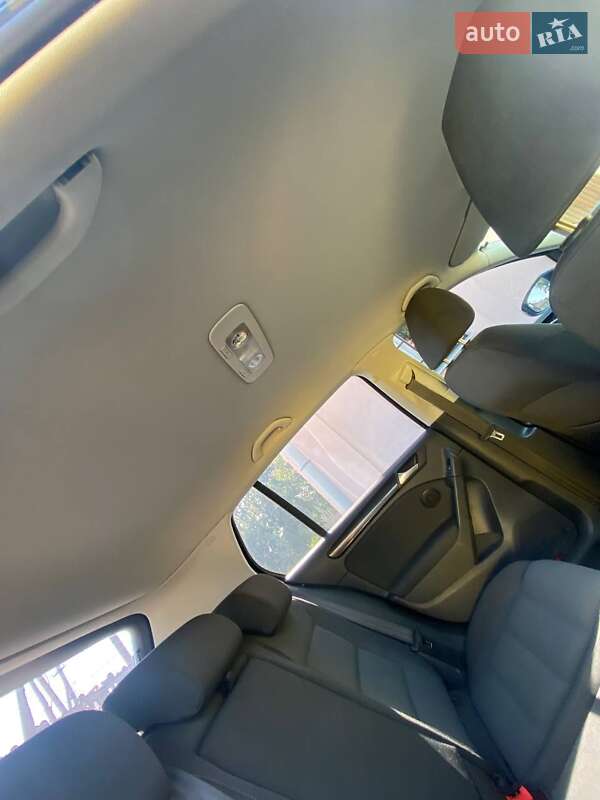 Хэтчбек Volkswagen Golf 2010 в Пятихатках