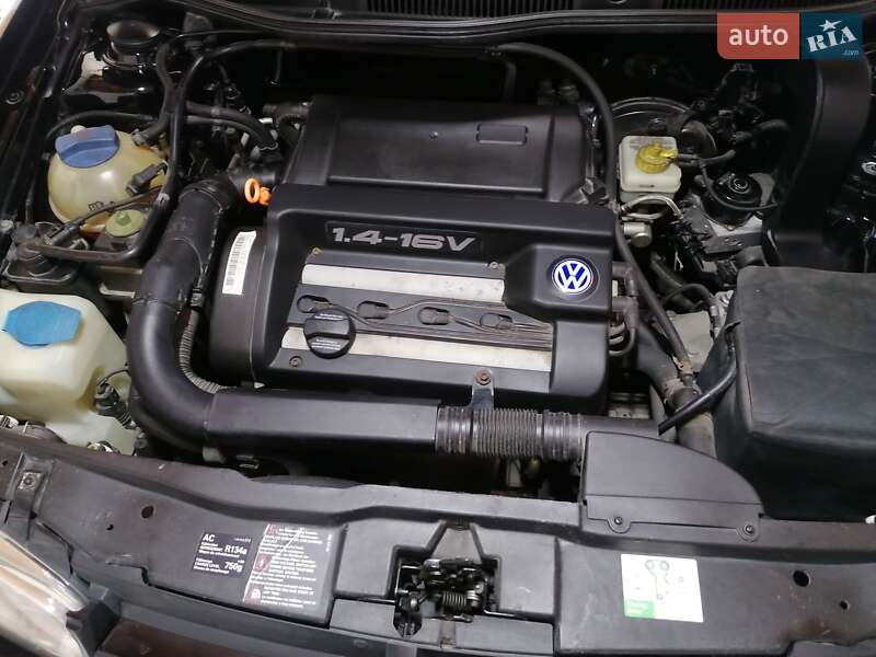 Хетчбек Volkswagen Golf 2000 в Микулинцях