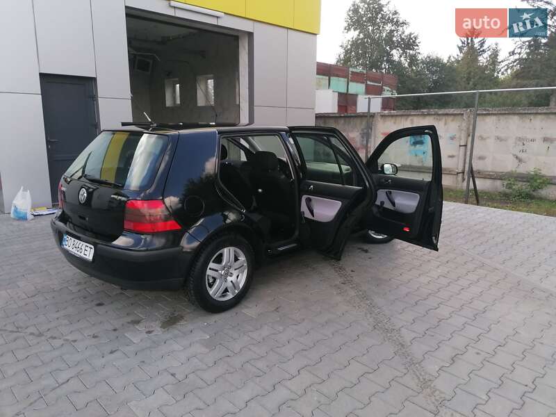 Хетчбек Volkswagen Golf 2000 в Микулинцях