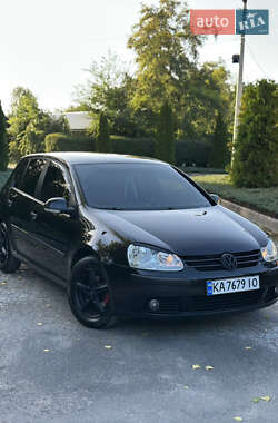 Хэтчбек Volkswagen Golf 2005 в Каменском