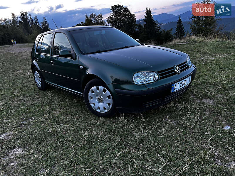 Хетчбек Volkswagen Golf 2003 в Поляниці