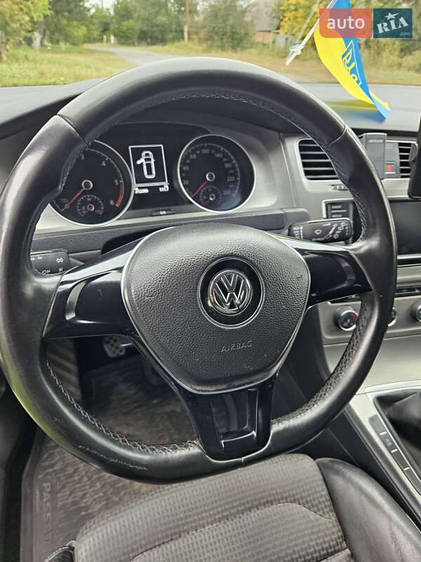 Універсал Volkswagen Golf 2016 в Ромнах