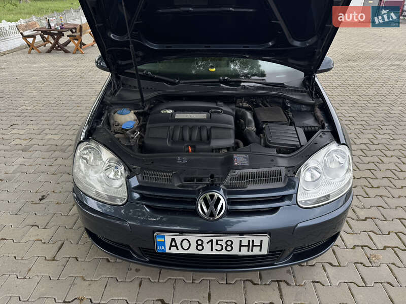 Хэтчбек Volkswagen Golf 2008 в Виноградове