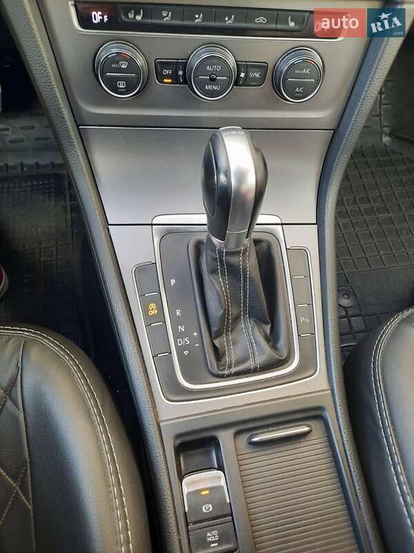 Универсал Volkswagen Golf 2015 в Киеве