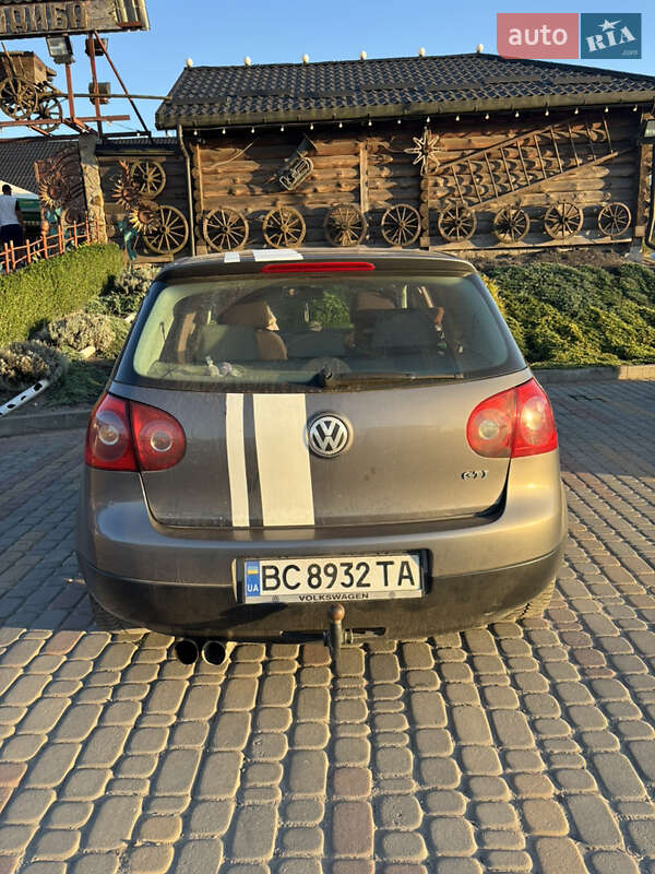 Хэтчбек Volkswagen Golf 2004 в Винниках