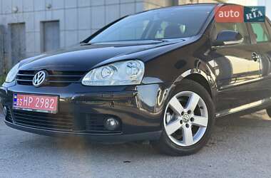 Хетчбек Volkswagen Golf 2006 в Шепетівці