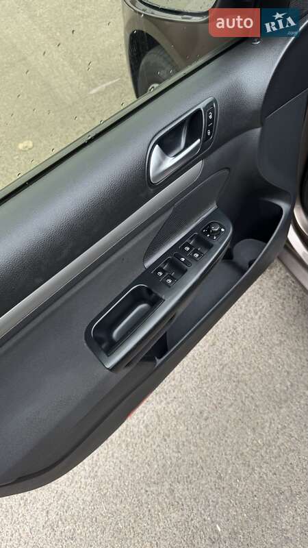 Універсал Volkswagen Golf 2011 в Броварах