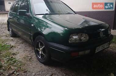 Хэтчбек Volkswagen Golf 1996 в Монастыриске