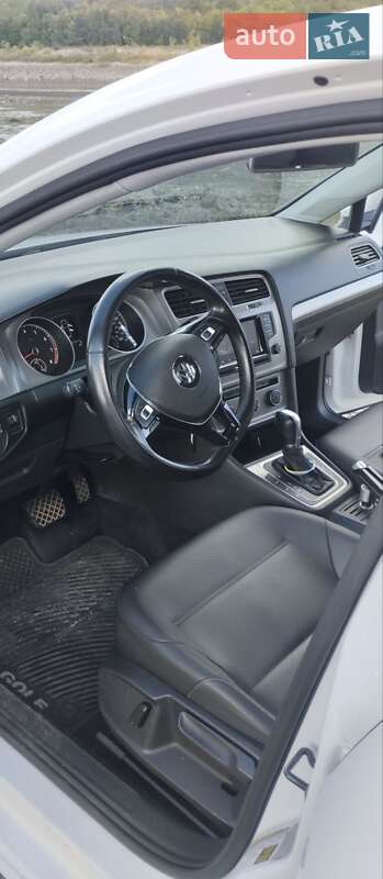 Хетчбек Volkswagen Golf 2014 в Новодністровську