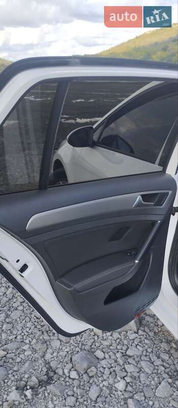 Хетчбек Volkswagen Golf 2014 в Новодністровську