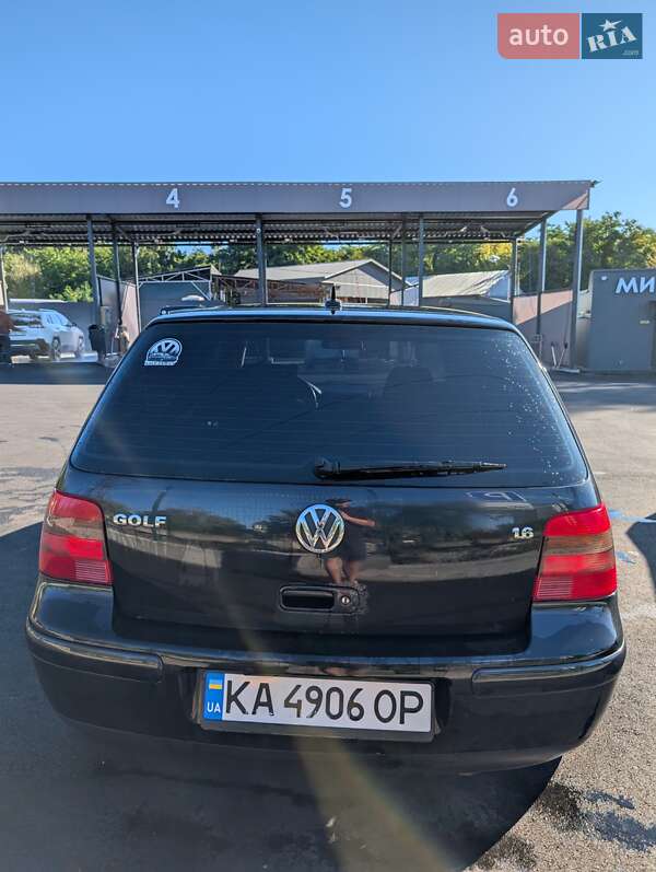 Хетчбек Volkswagen Golf 2002 в Києві